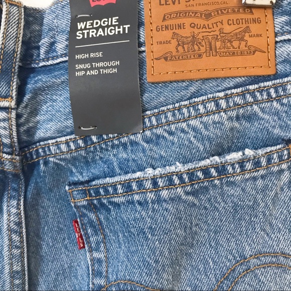 SOLD [Levi’s] Wedgie Straight Authentically Yours - Picture 7 of 8